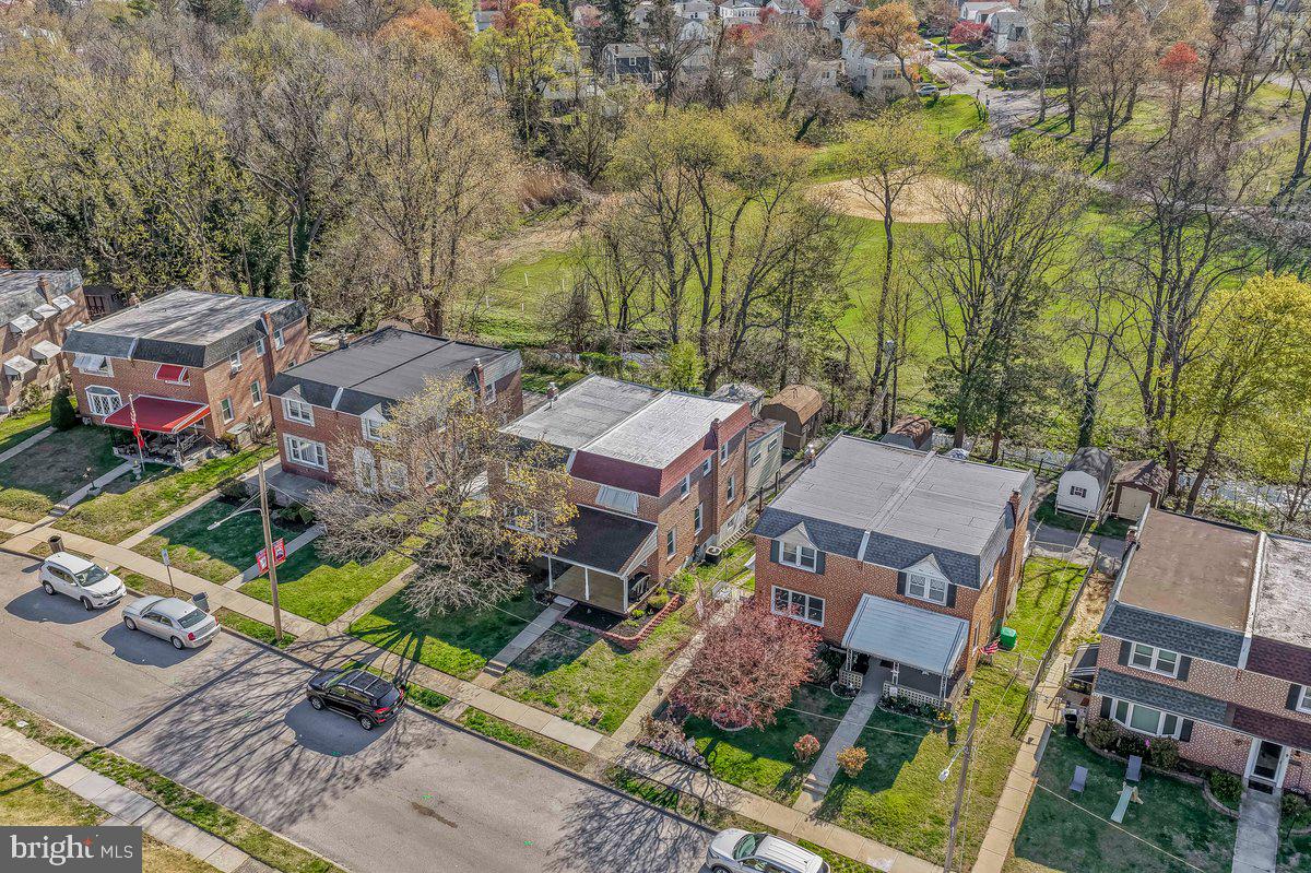 114 Lakeview Drive Ridley Park, PA 19078 - Photo 33 of 37 an aerial view of multiple houses with yard