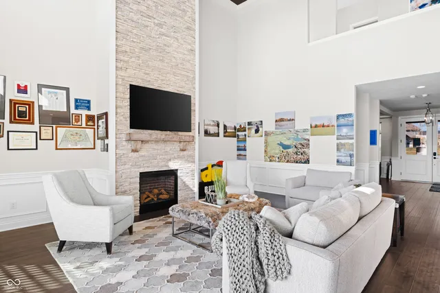 $1,725,000 | 4301 Stone Lk Drive, Zionsville, IN 46077