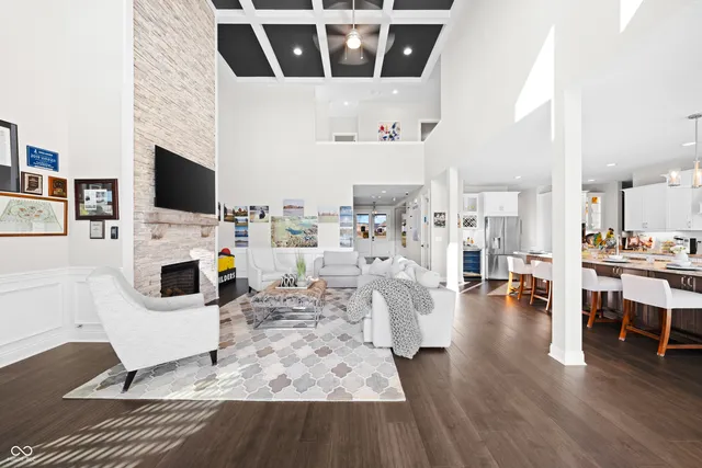 $1,725,000 | 4301 Stone Lk Drive, Zionsville, IN 46077