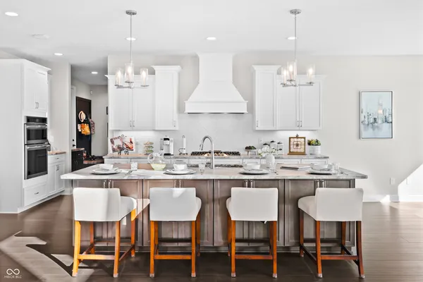 $1,725,000 | 4301 Stone Lk Drive, Zionsville, IN 46077