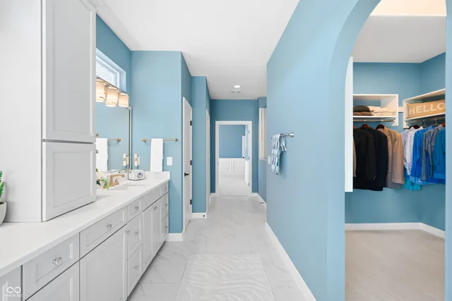 $1,725,000 | 4301 Stone Lk Drive, Zionsville, IN 46077