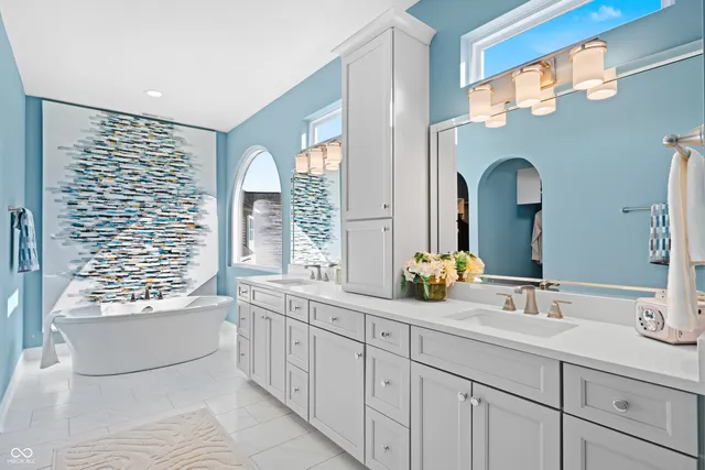 $1,725,000 | 4301 Stone Lk Drive, Zionsville, IN 46077