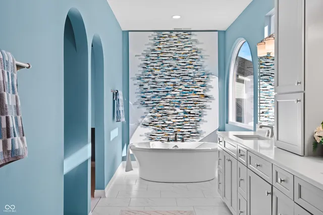 $1,725,000 | 4301 Stone Lk Drive, Zionsville, IN 46077