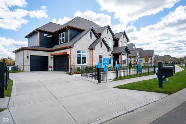 $1,725,000 | 4301 Stone Lk Drive, Zionsville, IN 46077