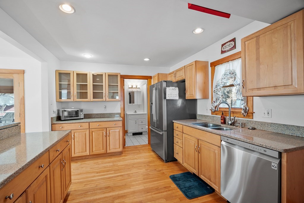 27 Sunset Road Gardner, MA 01440 - Photo 12 of 29 Gallery Image 12