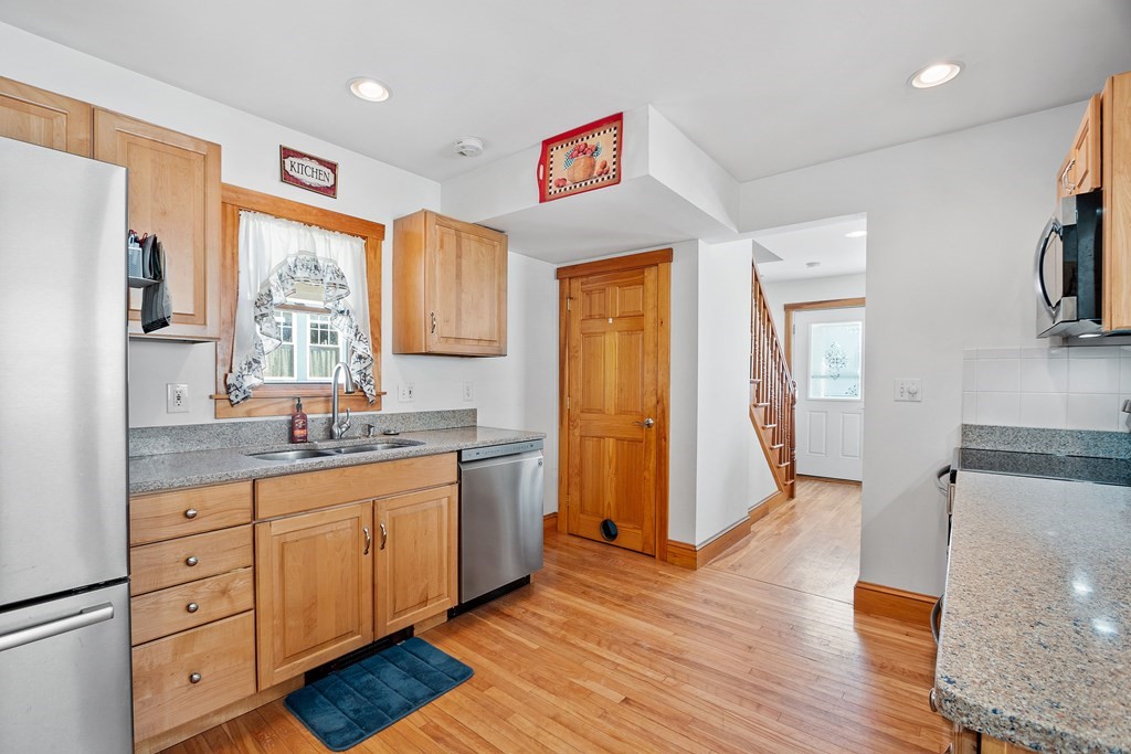 27 Sunset Road Gardner, MA 01440 - Photo 10 of 29 Gallery Image 10