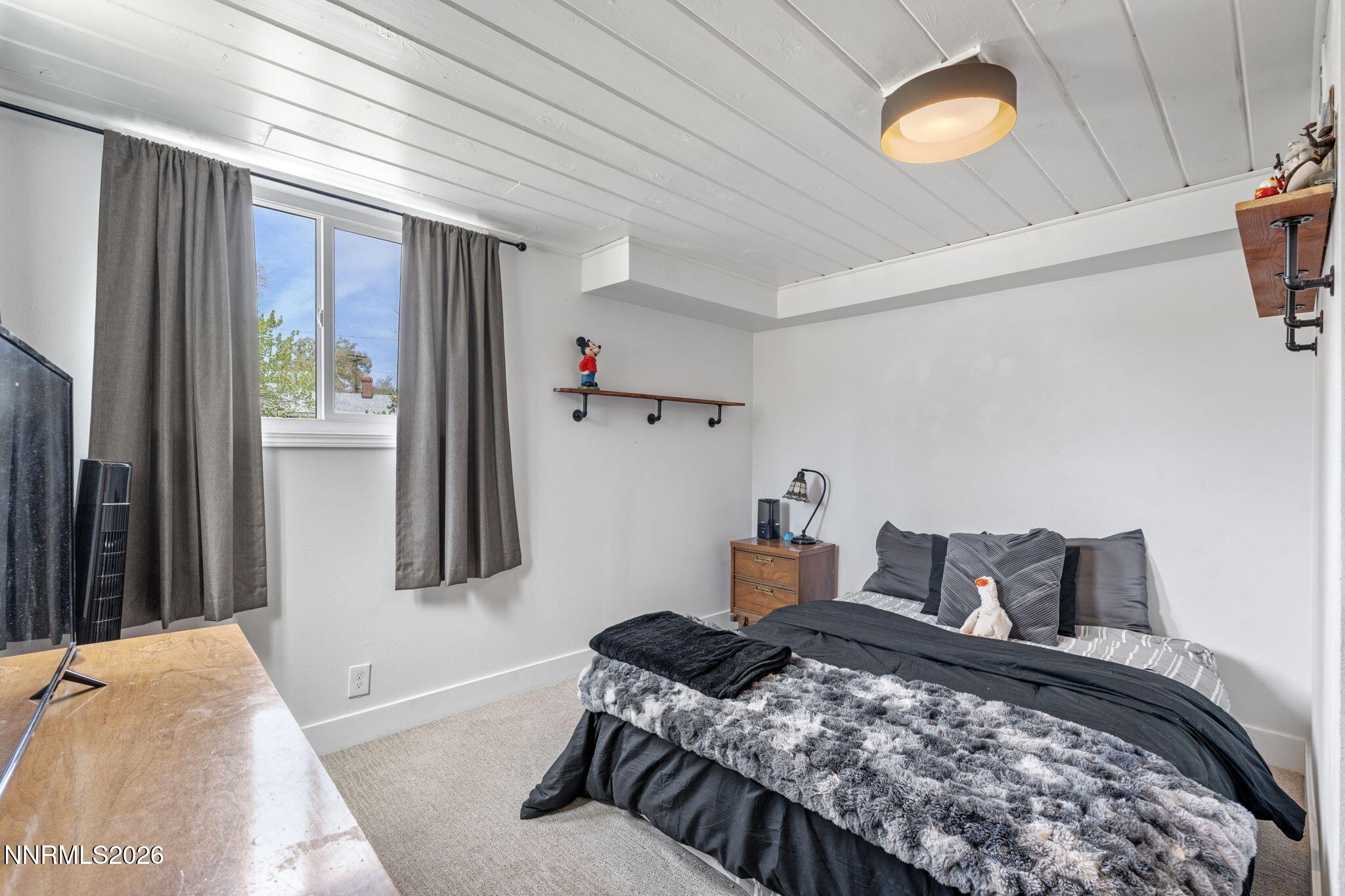 1530 Elmcrest Drive Reno, NV 89503 - Photo 23 of 36 a bedroom with a bed and a window