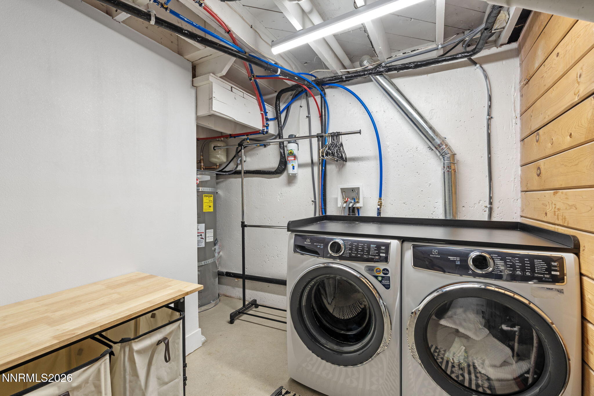 1530 Elmcrest Drive Reno, NV 89503 - Photo 27 of 36 a utility room with dryer and washer