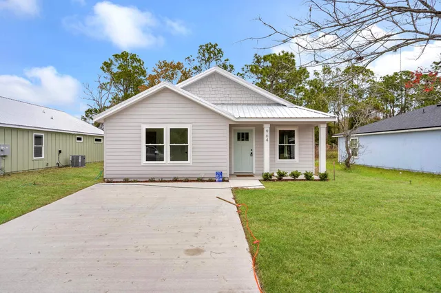 $1,800 | 964 West 9th Street, St. Augustine, FL 32084
