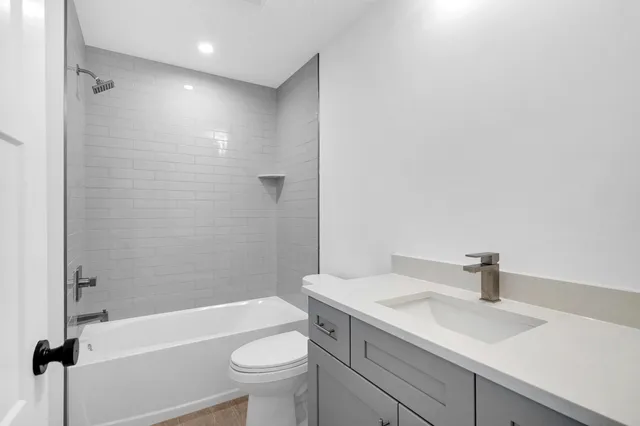 $1,800 | 964 West 9th Street, St. Augustine, FL 32084