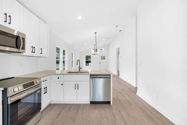 $1,800 | 964 West 9th Street, St. Augustine, FL 32084