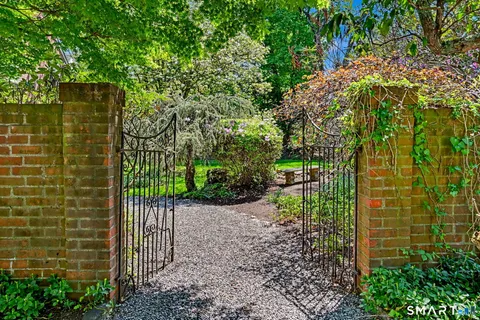 $2,099,000 | 5 Farnham Court, Westport, CT 06880
