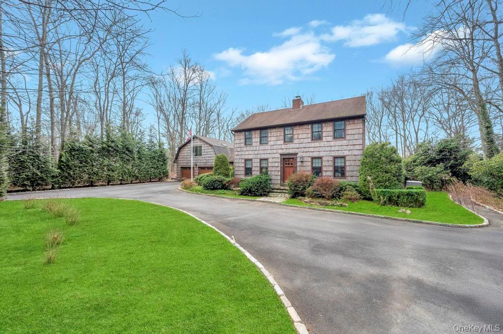 807 Union Avenue Riverhead, NY 11901 - Photo 4 of 43 a front view of a house with garden
