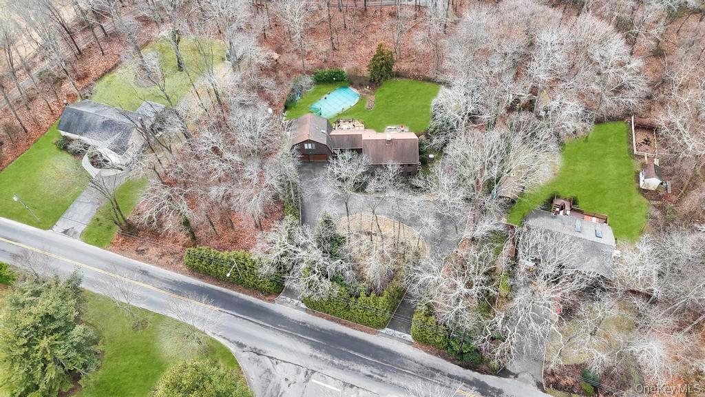 807 Union Avenue Riverhead, NY 11901 - Photo 5 of 43 a picture of a lake view