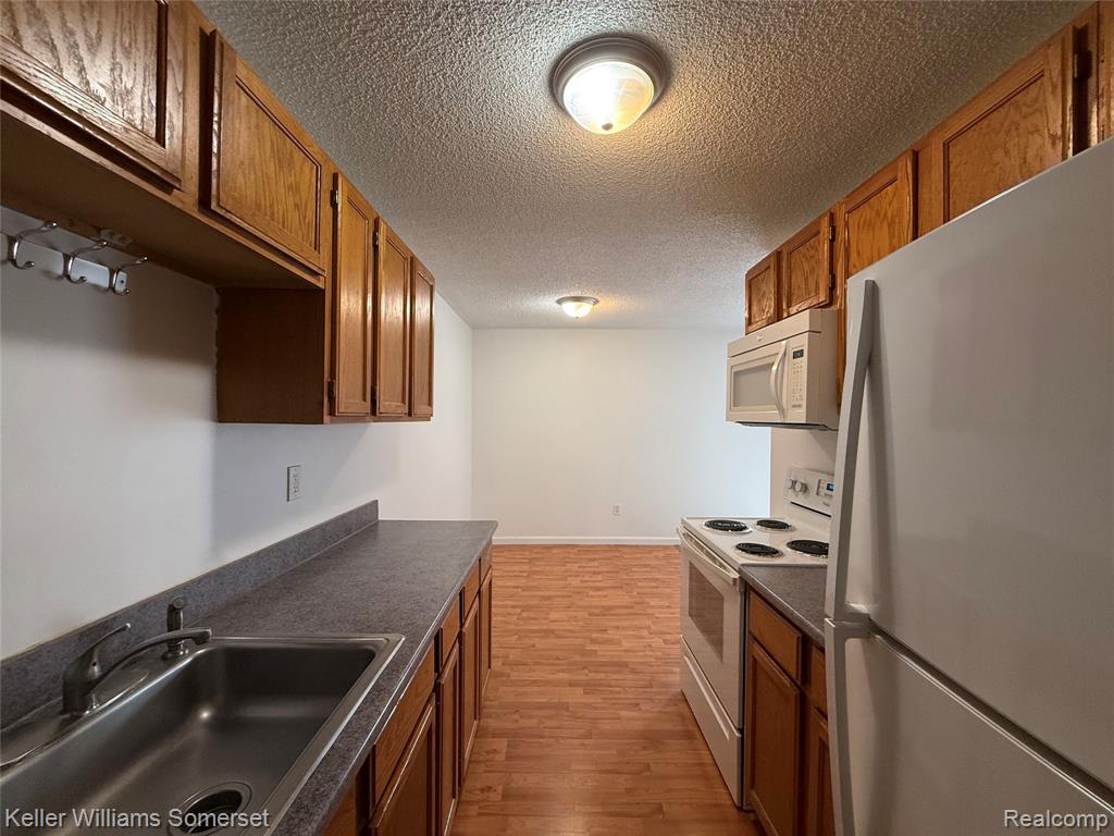 28423 Raleigh Crescent Drive, Unit 44 Chesterfield, MI 48051 - Photo 6 of 25