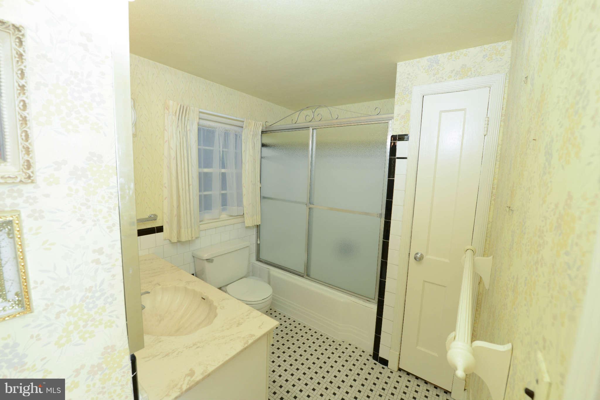 1208 St Andrews Way Baltimore, MD 21239 - Photo 13 of 20 Bath