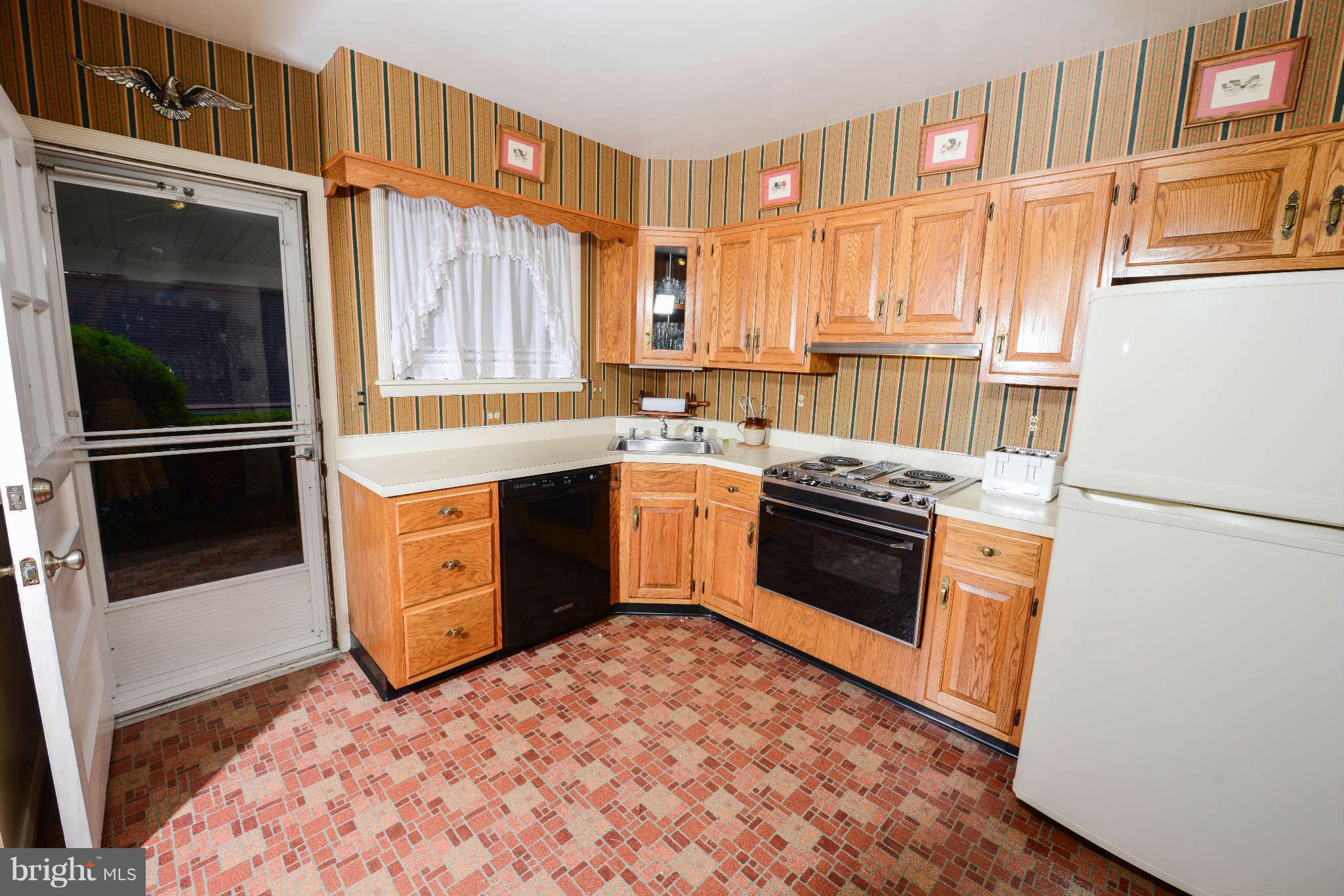 1208 St Andrews Way Baltimore, MD 21239 - Photo 9 of 20 Kitchen