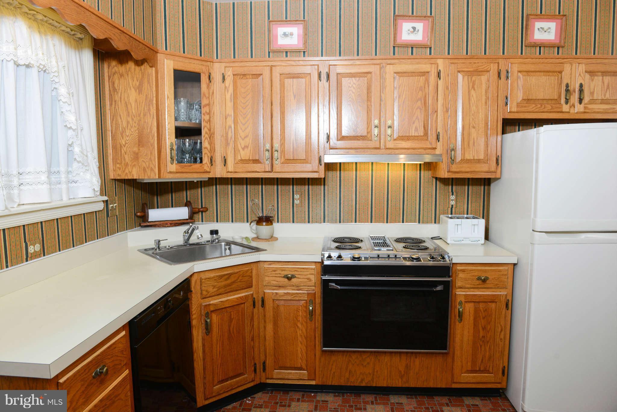 1208 St Andrews Way Baltimore, MD 21239 - Photo 10 of 20 Kitchen