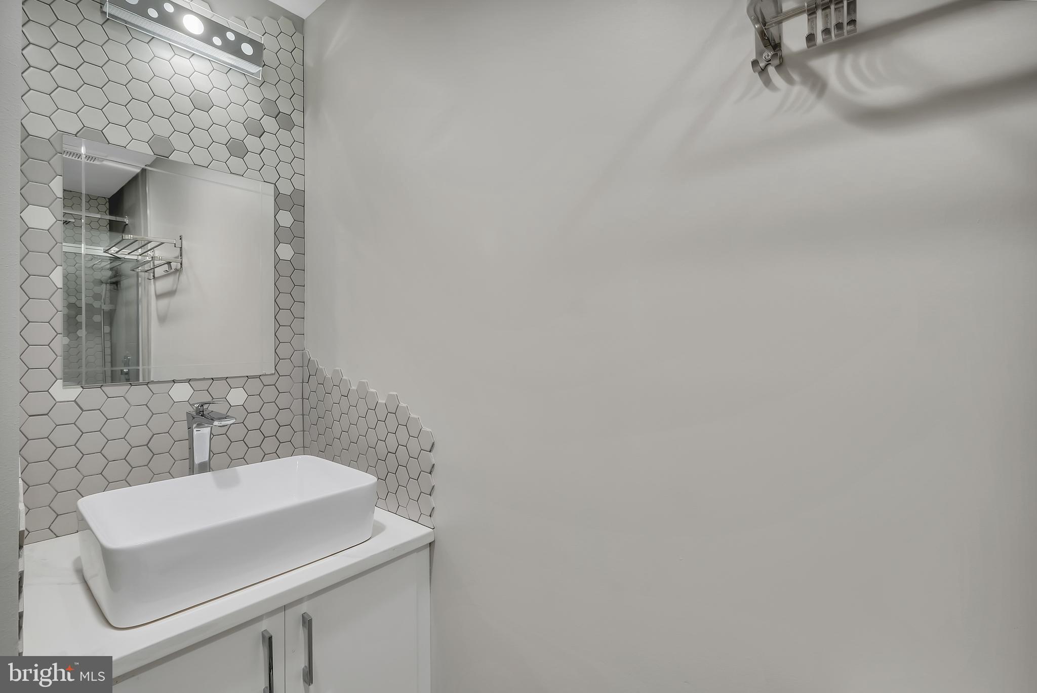6170 Howells Road Alexandria, VA 22310 - Photo 15 of 50 Upper Full Bath
