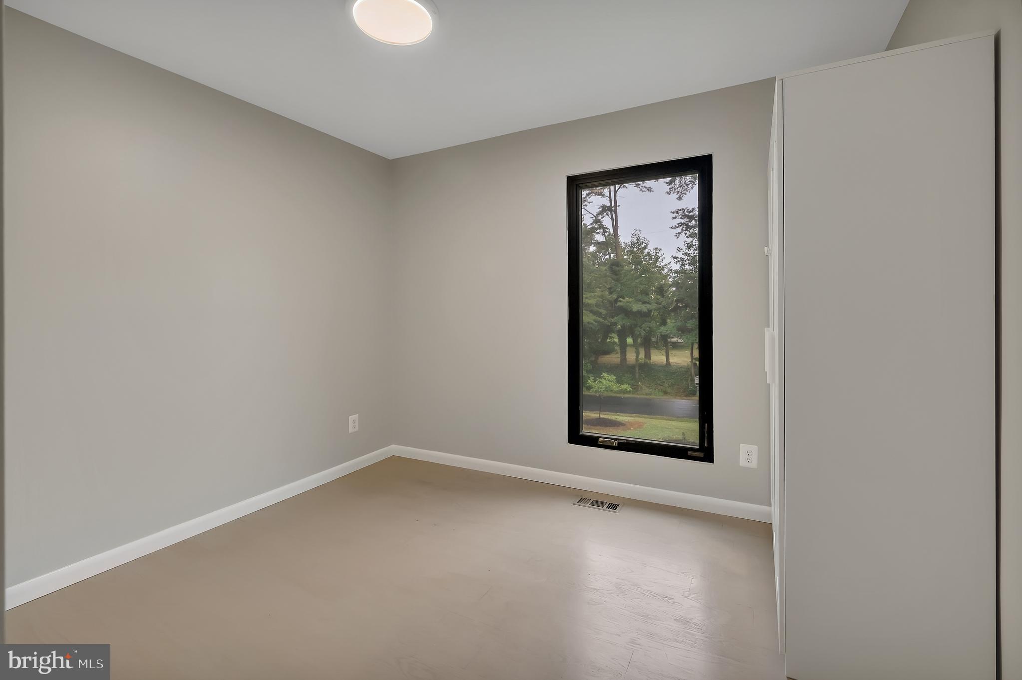 6170 Howells Road Alexandria, VA 22310 - Photo 16 of 50 Upper Bedroom
