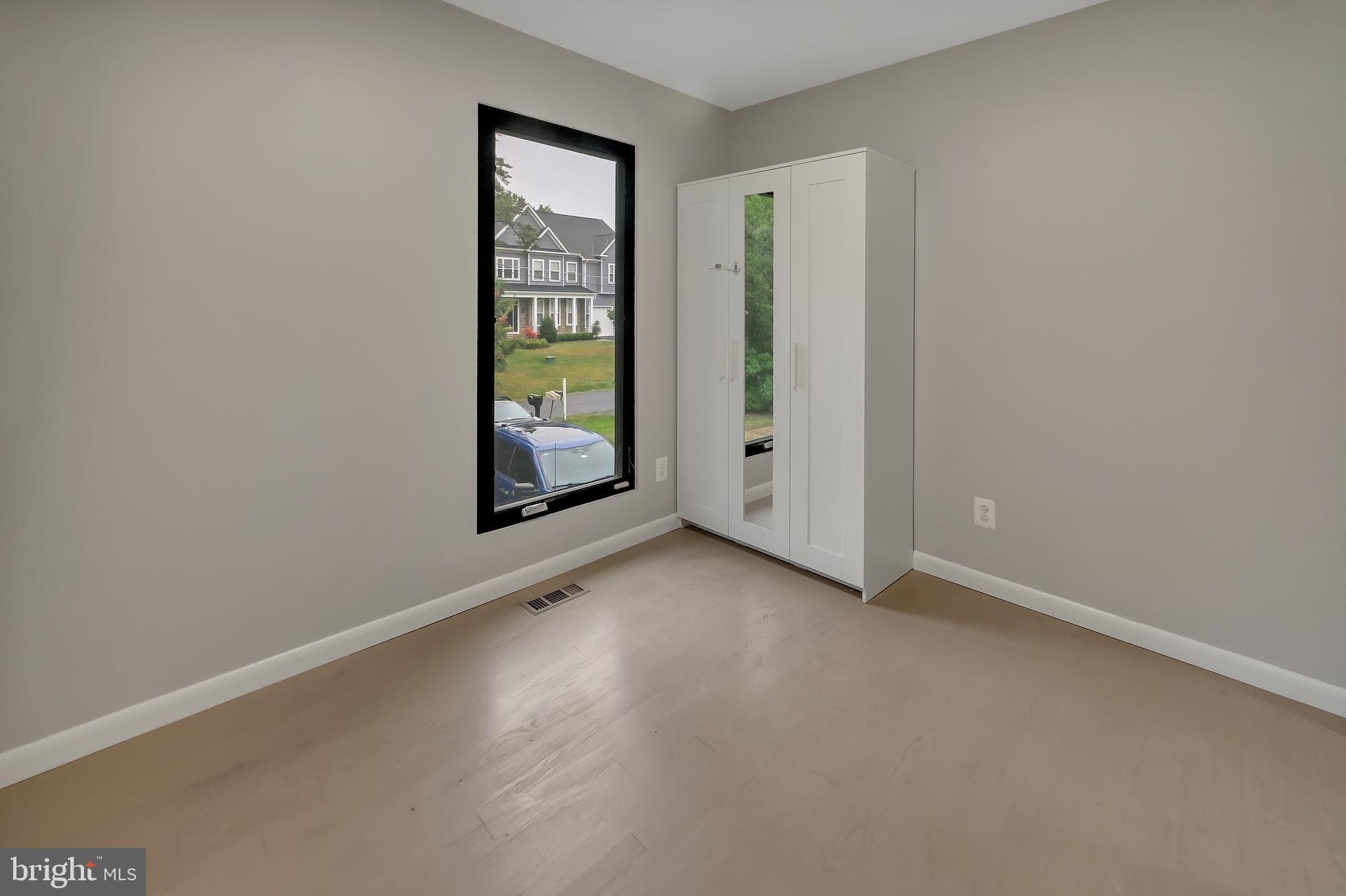 6170 Howells Road Alexandria, VA 22310 - Photo 18 of 50 Upper Bedroom