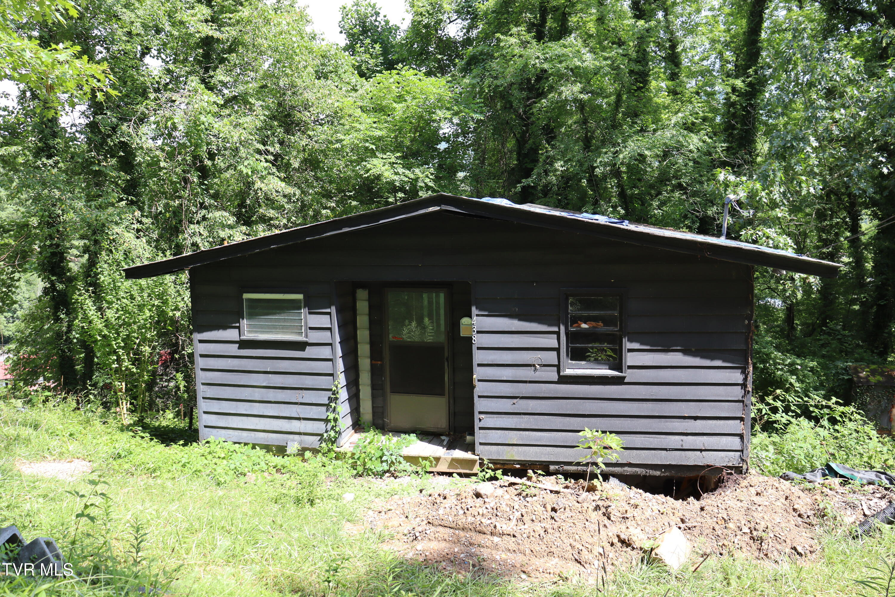 438 Murphy Street Northwest Norton, VA 24273 - Photo 3 of 29 IMG_9877