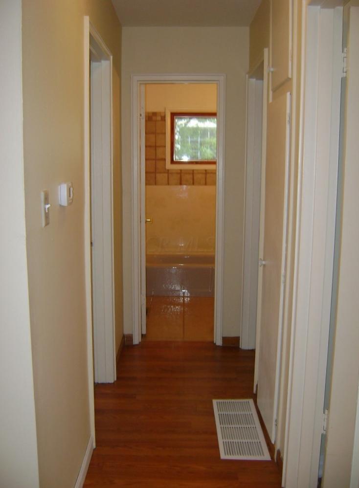 394 South Yearling Road Columbus, OH 43213 - Photo 13 of 28