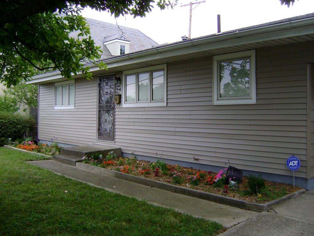 394 South Yearling Road Columbus, OH 43213 - Photo 2 of 28