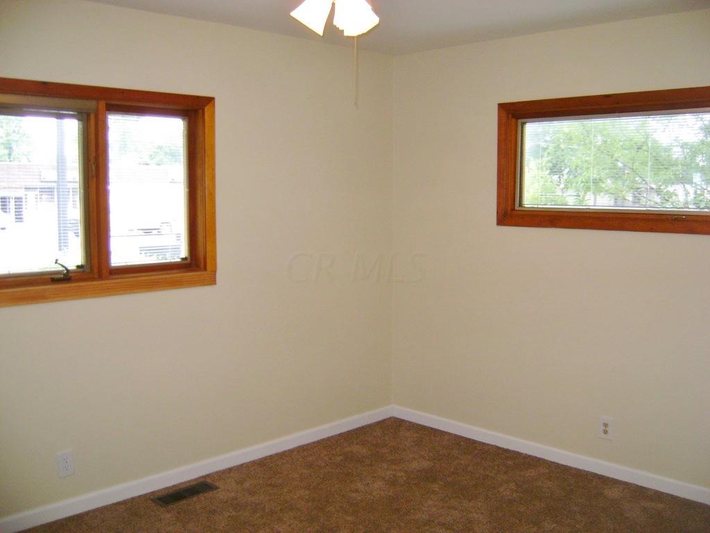 394 South Yearling Road Columbus, OH 43213 - Photo 8 of 28