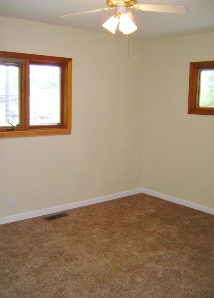 394 South Yearling Road Columbus, OH 43213 - Photo 9 of 28