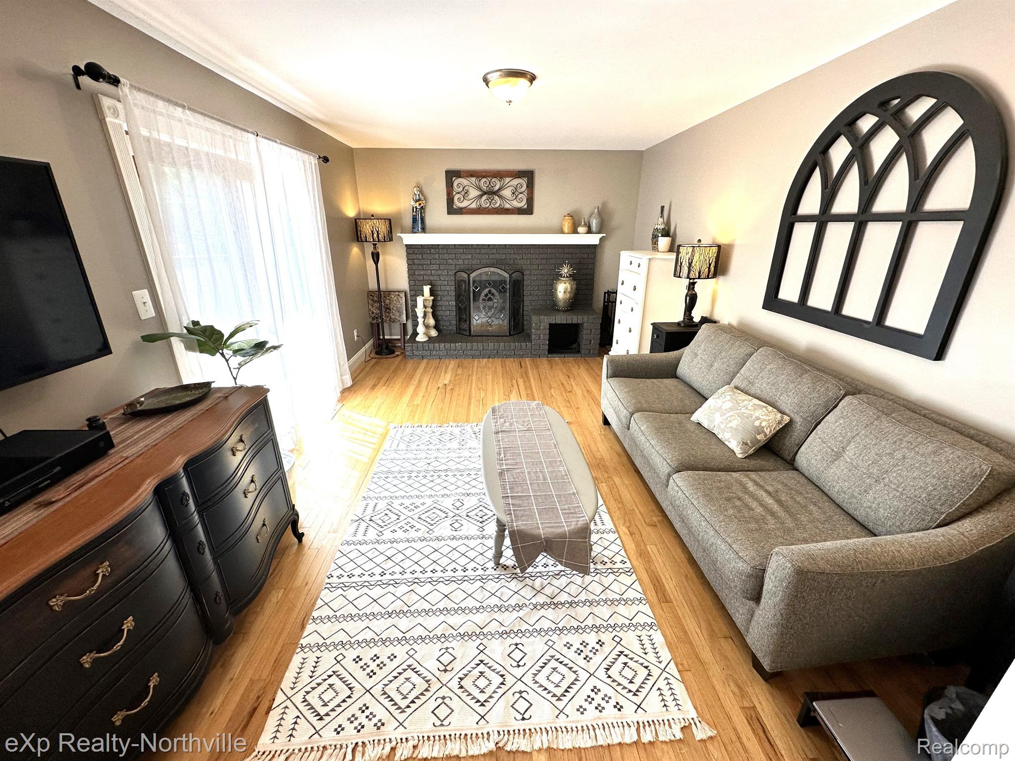 16360 Riverside Drive Livonia, MI 48154 - Photo 11 of 32 Gallery Image 11