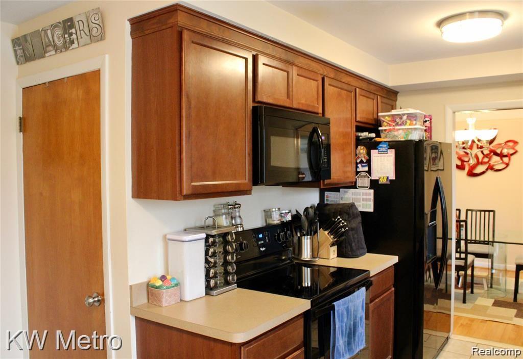 28408 Bay Tree Road Farmington Hills, MI 48334 - Photo 8 of 22