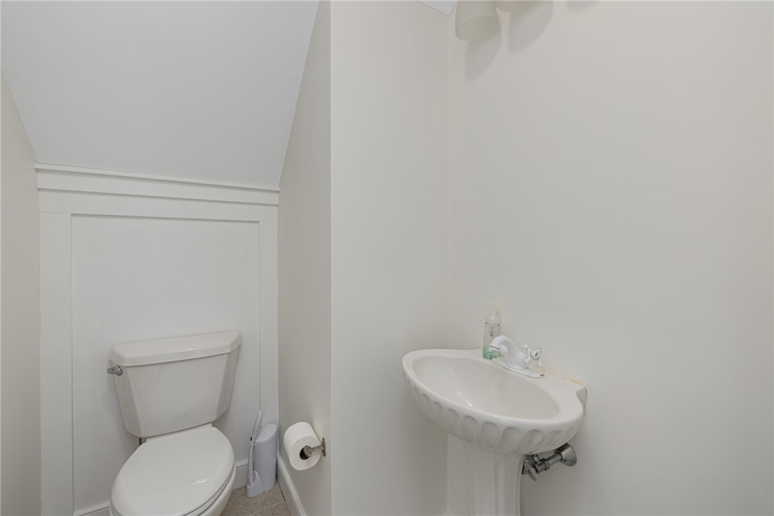 42 Camden Road Narragansett, RI 02882 - Photo 44 of 50 third floor bath