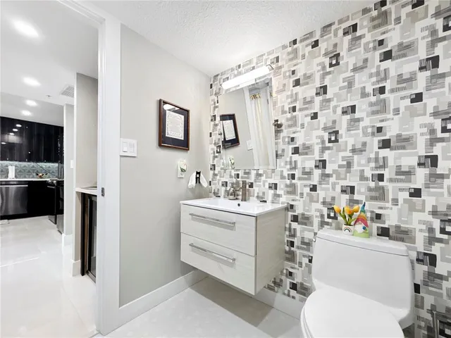 $485,000 | 101 South Gulfstream Avenue, Unit 9C, Sarasota, FL 34236