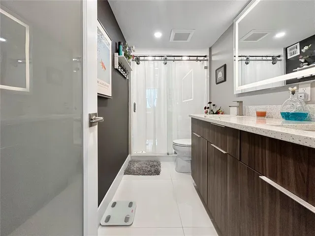 $485,000 | 101 South Gulfstream Avenue, Unit 9C, Sarasota, FL 34236