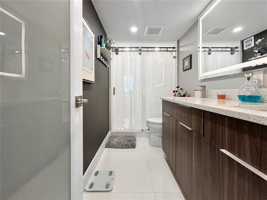 101 South Gulfstream Avenue, Unit 9C Sarasota, FL 34236 - Photo 20 of 24 a kitchen with refrigerator and cabinets