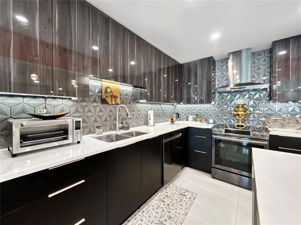 101 South Gulfstream Avenue, Unit 9C Sarasota, FL 34236 - Photo 8 of 24 a kitchen with stainless steel appliances granite countertop a sink stove and cabinets