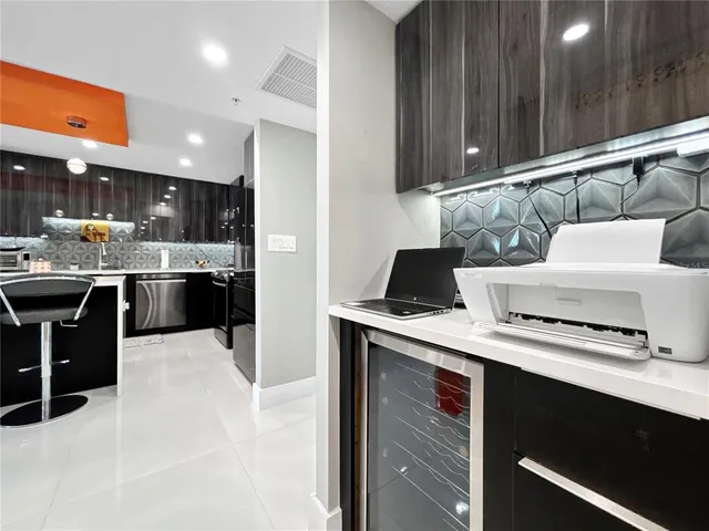 $485,000 | 101 South Gulfstream Avenue, Unit 9C, Sarasota, FL 34236