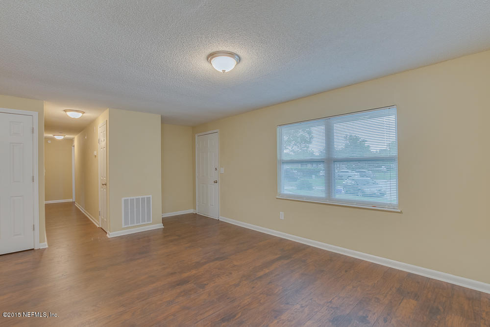 2411 Fernside Road Jacksonville, FL 32246 - Photo 3 of 17 2411 Fernside Road (8 of 27)