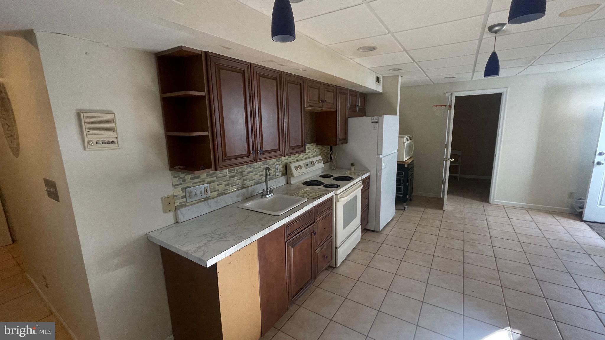 14764 Courtlandt Heights Road Woodbridge, VA 22193 - Photo 11 of 17 a kitchen with stainless steel appliances granite countertop a stove and a refrigerator