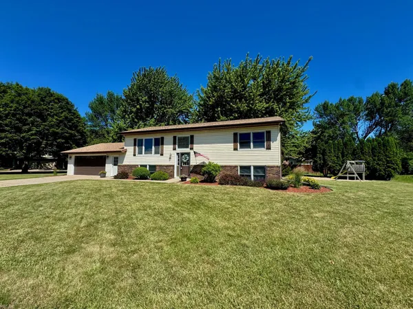 $270,000 | 501 Hawthorne Drive, Marshall, MN 56258