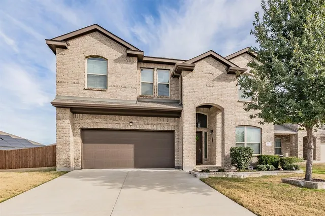 $432,500 | 153 Hidden Creek Court, Saginaw, TX 76131