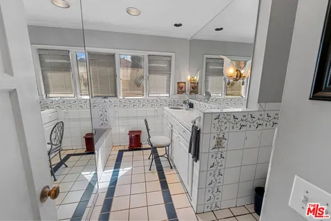 $1,550,000 | 1023 East Grinnell Drive, Burbank, CA 91501