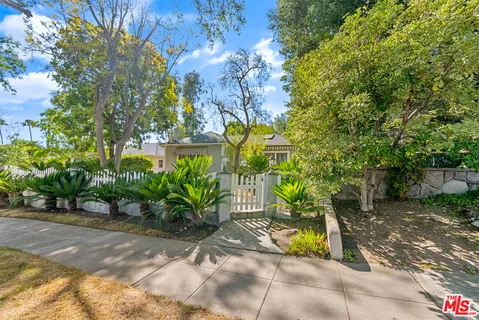 $1,550,000 | 1023 East Grinnell Drive, Burbank, CA 91501