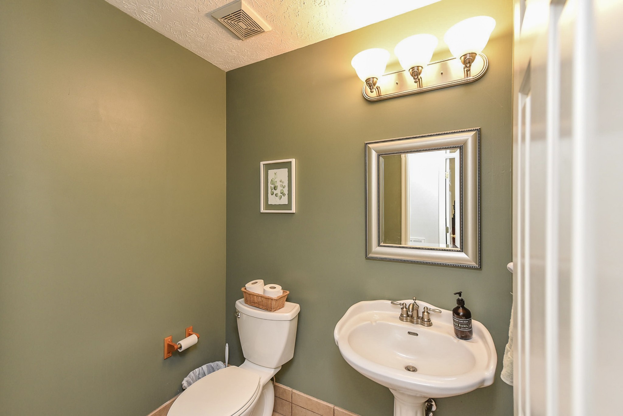 1059 North Corinth Road Portland, TN 37148 - Photo 12 of 40 a bathroom with a toilet a sink and mirror
