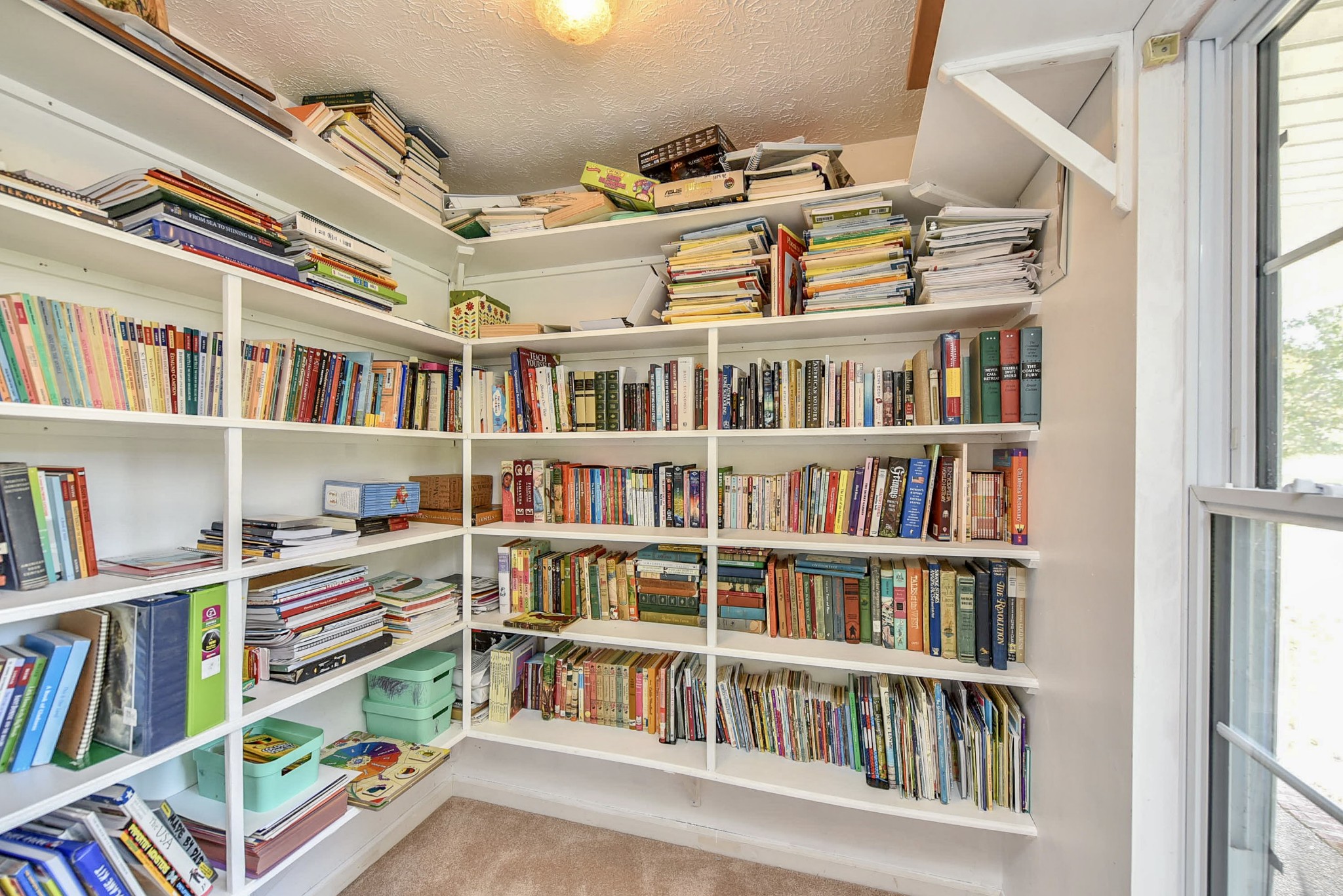 1059 North Corinth Road Portland, TN 37148 - Photo 27 of 40 a workspace with a book shelf