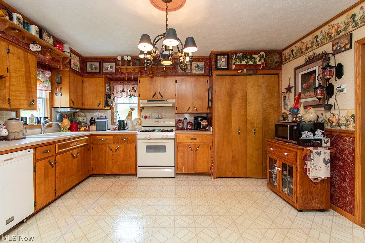 4054 South Medina Line Road Barberton, OH 44203 - Photo 6 of 38