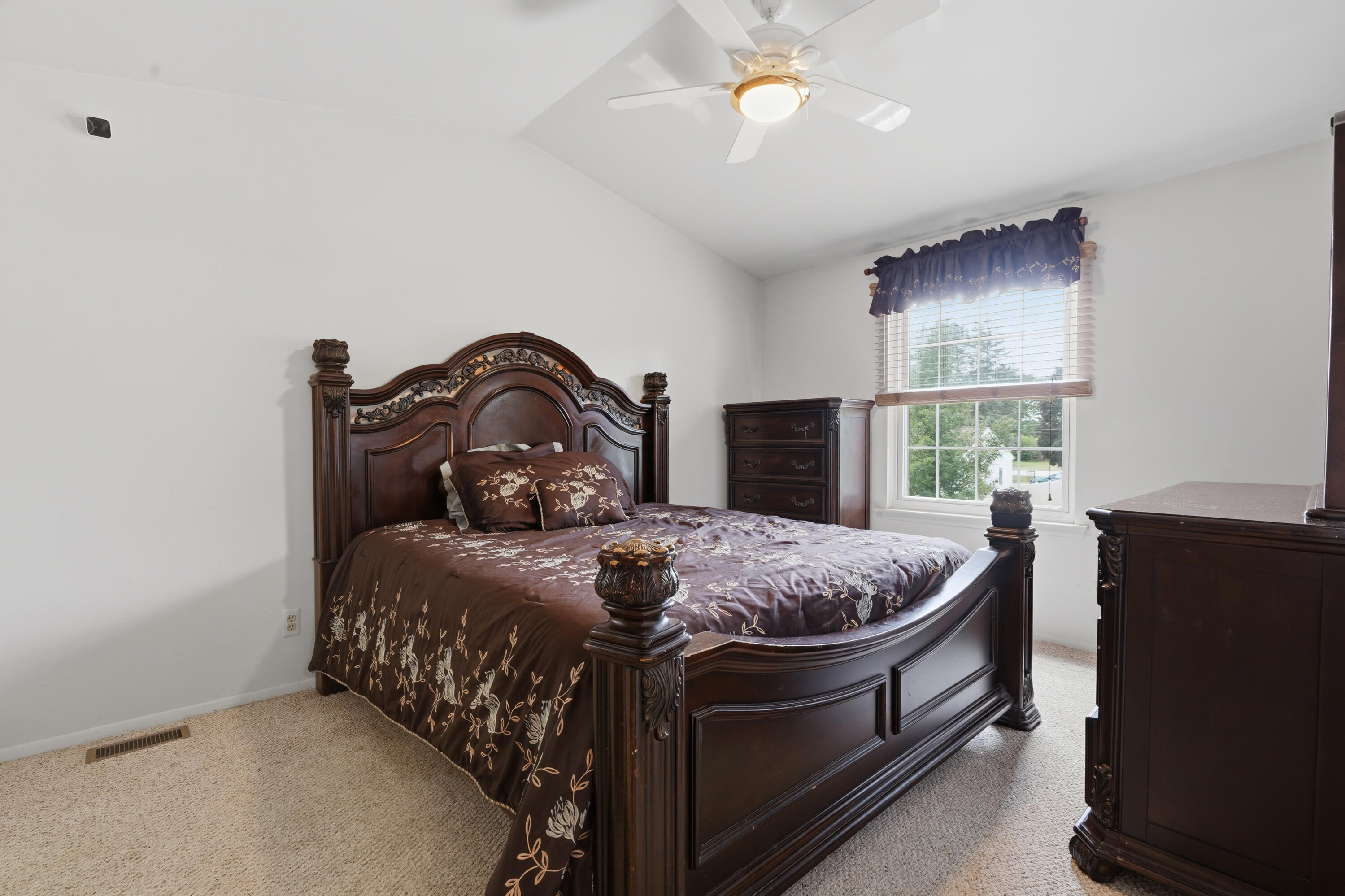 240 Pine Tree Ridge, Unit 4 Waterford, MI 48327 - Photo 16 of 33 240 Pine Tree - Unit 4-23