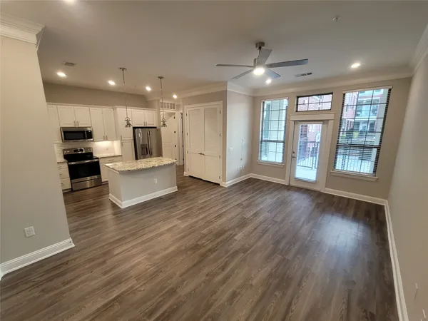 $1,605 | 2111 Austin Street, Unit 224, Houston, TX 77002