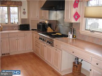 23 Plymouth Road Springfield, PA 19064 - Photo 3 of 11 Kitchen
